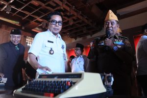 Wawali Arya Wibawa Resmikan Etalase Jendela Perjuangan Pahlawan