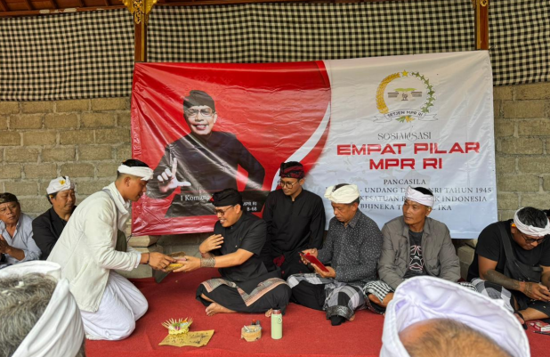 Perkuat Harmoni Kintamani, I Komang Merta Jiwa Sosialisasikan Empat Pilar di Pura Kayu Selem