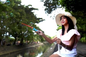 Alenka Putri Hidupkan Tradisi Lewat "Cecimpedan", Single Debut yang Ajak Anak Bali Lepas dari Gawai