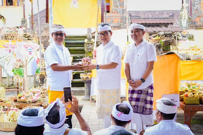 Bupati Adi Arnawa Mendem Pedagingan di Pelinggih Meru, Upacara Melaspas Pura Desa dan Puseh Blahkiuh