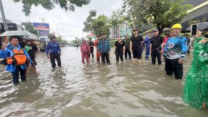 Wabup Bagus Alit Sucipta Tinjau Langsung Banjir di Jalan Dewi Sri, Kuta