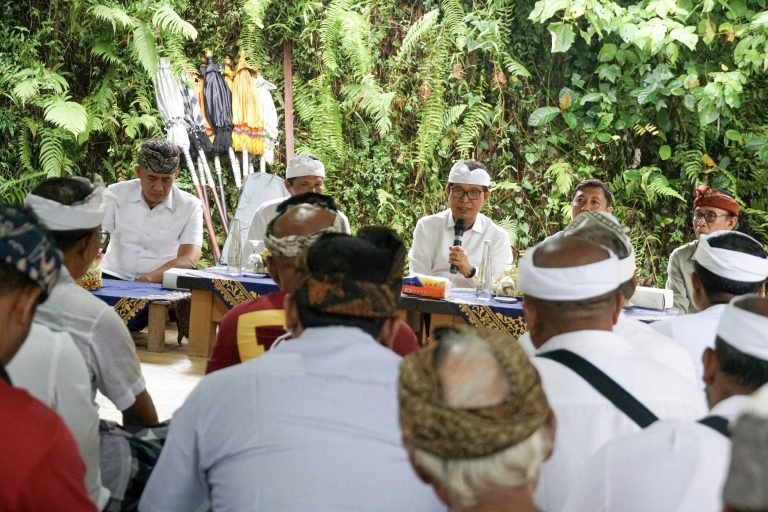 Bupati Serahkan Bantuan Pemulihan Dampak Bencana, Pura Taman Beji Magendra, Tegal Darmasaba