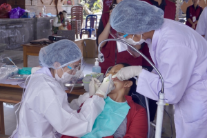 FKG Unmas Denpasar Layani Tindakan Perawatan Gigi dan Mulut Warga Desa Belancan