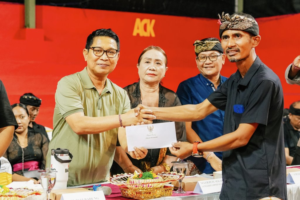 Bupati Badung Buka Turnamen Bola Voli Porum Cup IV Banjar Umahanyar Darmasaba