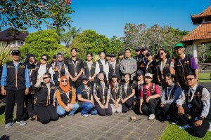 Bupati Adi Arnawa saat memimpin Apel Penguatan Petugas Sensus Ekonomi 2026 Kabupaten Badung di Jaba Pura Lingga Bhuwana, Puspem Badung, Selasa (23/6)