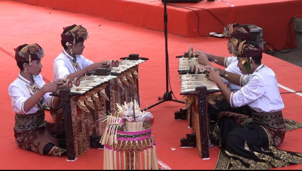 Persaingan Sengit di PKB XLVIII, Duta Bangli, Jembrana, dan Denpasar Adu Teknik Gender Wayang