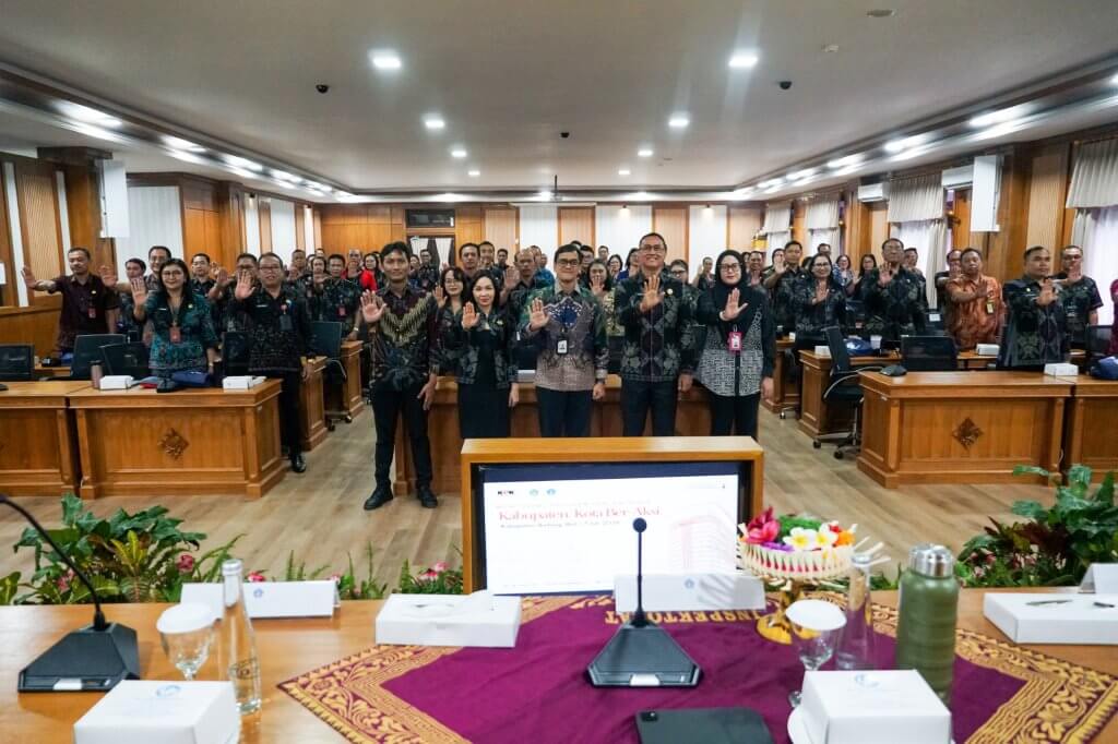 Sekda Surya Suamba menghadiri kegiatan Monitoring Implementasi Indikator Kabupaten Ber-Aksi yang diselenggarakan oleh KPK RI, di Ruang Rapat Satya Gosana I, Inspektorat Kabupaten Badung, Selasa (7/7)