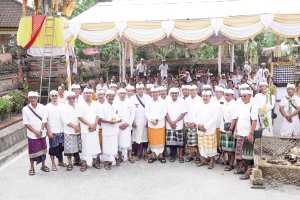 Bupati Adi Arnawa menghadiri Karya Melaspas di Pura Gede Batur, Banjar Pengembungan, Desa Pererenan, Kecamatan Mengwi, Rabu (29/7)