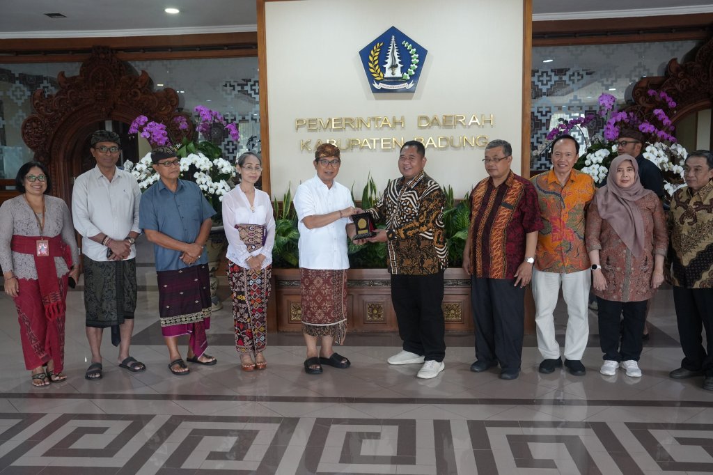 Bupati Adi Arnawa Terima Tim Peneliti dari Fakultas Hukum Universitas Diponegoro