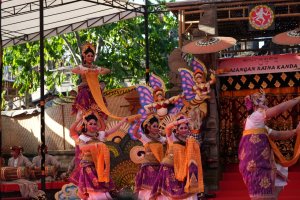 Sanggar Seni Taksu Murti Kemanisan Pukau PKB 2026, Angklung Kebyar Legian Tampil Spektakuler