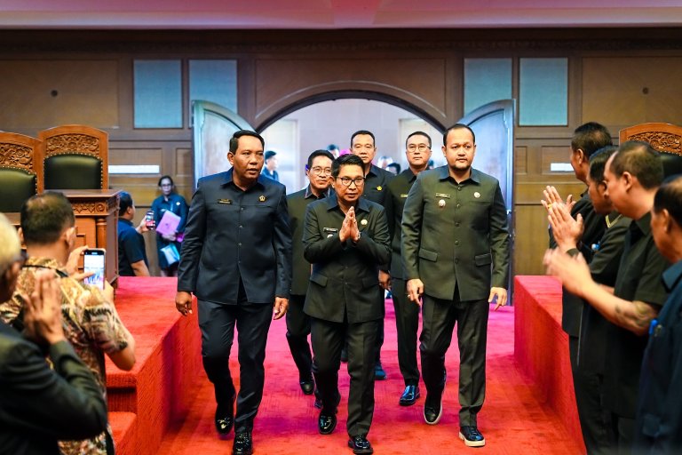 Rapat Paripurna DPRD Badung, Bupati Sampaikan Penjelasan Ranperda Pertanggungjawaban APBD 2025