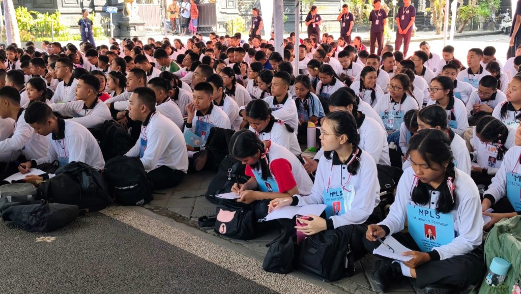 Sinergi Disdikpora Bali dan SMAN 4 Denpasar, Bentuk Karakter Siswa Lewat MPLS Ramah