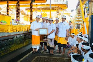 Bupati Tandatangani Prasasti Karya Ngenteg Linggih Pura Dalem Desa Adat Ambengan