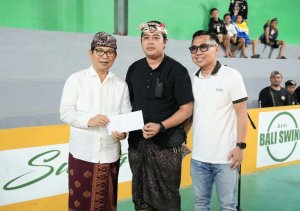 Bupati Adi Arnawa membuka Turnamen Bola Voli Putra Masceti Cup II Tahun 2026 di Banjar Tegal Kuning, Desa Bongkasa Pertiwi, Kecamatan Abiansemal, Sabtu (22/8)