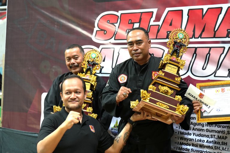 Wakil Bupati Badung Bagus Alit Sucipta saat penutupan Kejuaraan Pencak Silat Bakti Negara Cup I Tahun 2026 di GOR Purna Krida Kerobokan, Selasa (8/9)