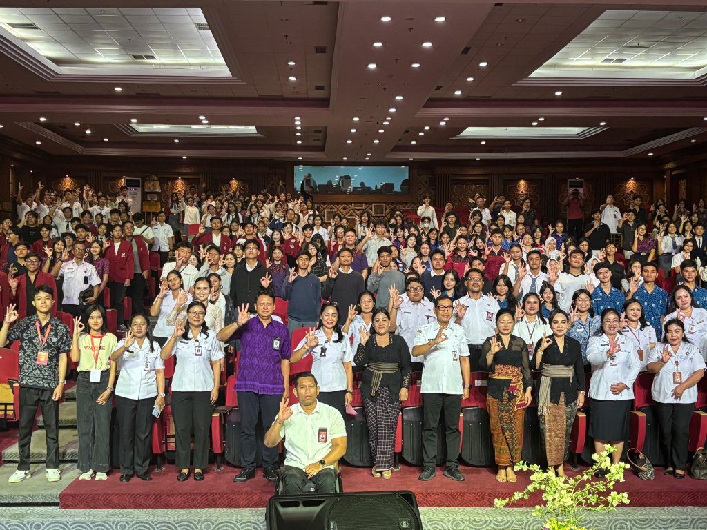 Sekretaris Daerah Kota Denpasar I Gusti Ngurah Eddy Mulia membuka secara resmi YOUNITE Festival Volume 1 di Gedung Dharma Negara Alaya (DNA) Lumintang, Denpasar, Rabu (9/9)