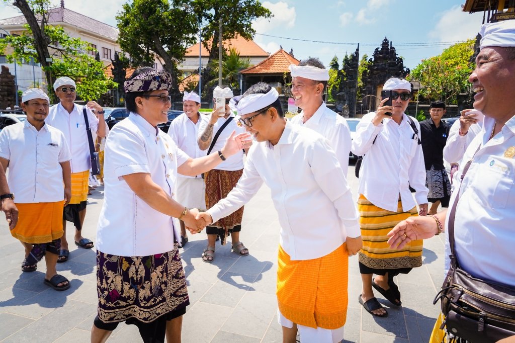 Upacara Atma Wedana, Nyekah Kurung Nyatur Rebah, dan Upacara Manusa Yadnya (Mepandes/Metatah), Kamis (10/9), di Pura Segara, Kelurahan Kuta.