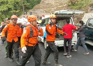 Lima Jam Evakuasi Pendaki Jatuh ke Jurang di Gunung Agung, Cuaca Jadi Kendala