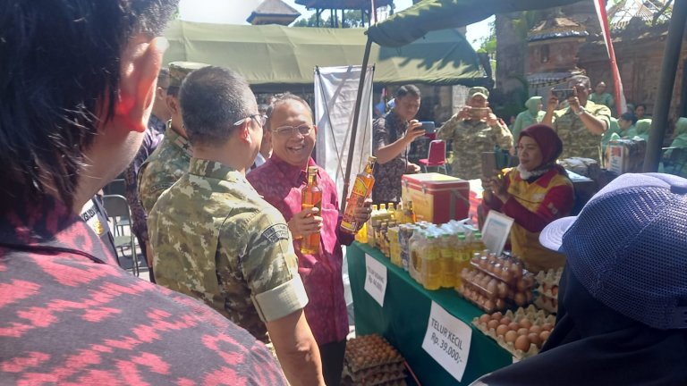 Momen Koster Borong Madu UMKM Binaan Kodam Udayana Edukasi Nyata Pentingnya Beli dan Cintai Produk UMKM Lokal