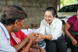 Kebakaran Warung di Mambal, Ketua K3S Badung Turun Langsung Serahkan Bantuan Modal Usaha