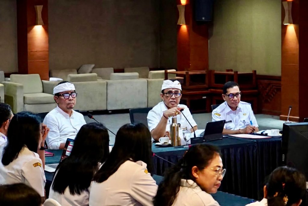 Wali Kota Denpasar I Gusti Ngurah Jaya Negara memimpin Rapat Koordinasi (Rakor) pelaksanaan tugas pemerintahan, pembangunan, dan pelayanan masyarakat di Ruang Mahottama Graha Sewaka Dharma Lumintang, Denpasar, Rabu (9/9)